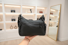 Cargar imagen en el visor de la galería, Bolsa de hombro para dama calidad PREMIUN grande 27 x 24 cm MOD 8896-TL
