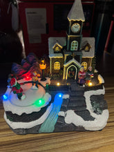 Cargar imagen en el visor de la galería, Villa navideña con luz , 8 canciones ,pila ,conexión ala luz MOD W707
