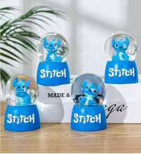 Cargar imagen en el visor de la galería, Bola de cristal transparente, decoración de Navidad, regalo de fiesta de cumpleaños de dibujos animados
