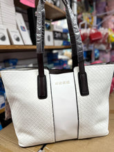 Cargar imagen en el visor de la galería, Bolsa de dama con asa grande HE-93M
