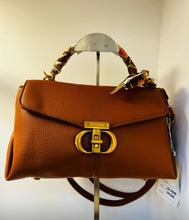 Cargar imagen en el visor de la galería, Bolsa de dama premium vinipiel MOD ZU-3058
