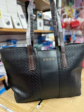 Cargar imagen en el visor de la galería, Bolsa de dama con asa grande HE-93M
