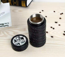 Cargar imagen en el visor de la galería, Taza de té y café con ruedas, vaso de agua interior de acero inoxidable, taza de neumático de coche MOD ZE-1470
