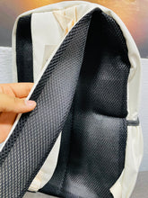 Cargar imagen en el visor de la galería, Mochila excelente calidad 46x30 cm  MOD LD-274
