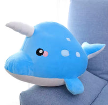 Cargar imagen en el visor de la galería, Almohada con frazada ballena,tiburón,mantarraya,delfín MOD K-9 medida de la frazada 1.00 x 1.80 medida peluche 50 x 31
