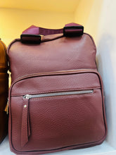 Cargar imagen en el visor de la galería, Bolsa de dama premium vinipiel mochila MOD S933
