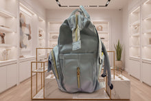 Cargar imagen en el visor de la galería, Mochila pañalera MOD 8395
