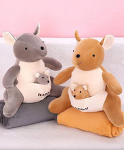 Cargar imagen en el visor de la galería, Almohada con frazada de canguro MOD K-1 medidas frazada 1.80 x 1.80  medida peluche 45 x 27
