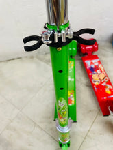 Cargar imagen en el visor de la galería, Patín de metal para niños con luz en llantas 3 alturas diferentes MOD 15714-2
