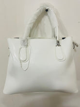 Cargar imagen en el visor de la galería, Bolsa de dama con llavero MOD 80915
