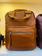 Cargar imagen en el visor de la galería, Bolsa de dama premium vinipiel mochila MOD S933
