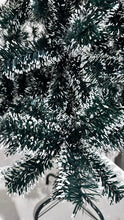 Cargar imagen en el visor de la galería, Árbol navideño base de metal
