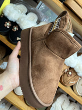 Cargar imagen en el visor de la galería, Pantunfla de bota
