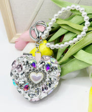 Cargar imagen en el visor de la galería, Espejo plegable accesorio para bolsa de forma de corazón
