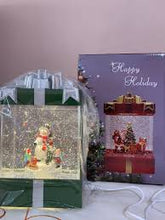 Cargar imagen en el visor de la galería, Caja de regalo, navideña, musical adorno navideño ￼MOD  LWB04 AB
