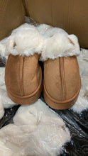 Cargar imagen en el visor de la galería, Pantunfla tipo UGGS del 3 a 6
