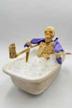Cargar imagen en el visor de la galería, Skeleton en tina musical y movimiento para decoración HALLOWEN MOD SH-24004
