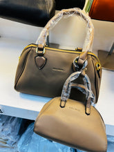 Cargar imagen en el visor de la galería, Bolsa de dama premium vinipiel MOD SL 223
