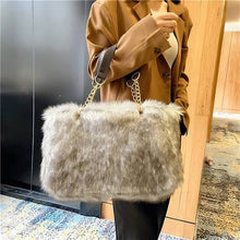 Cargar imagen en el visor de la galería, Bolsa maleta de peluche sintético de moda MOD 2869
