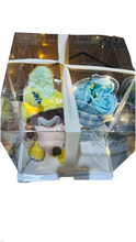 Cargar imagen en el visor de la galería, Caja de regalo con peluche , ramo ,luz y listón MOD 4161ABC
