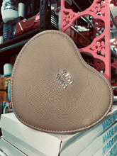 Cargar imagen en el visor de la galería, Bolsa de moda forma de corazones MOD 7199
