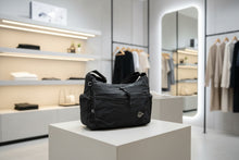 Cargar imagen en el visor de la galería, Bolsa de hombro para dama calidad PREMIUN grande 27 x 24 cm MOD 8896-TL
