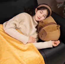 Cargar imagen en el visor de la galería, Almohada con frazada Capybara
