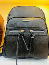 Cargar imagen en el visor de la galería, Bolsa de dama premium vinipiel mochila MOD S932
