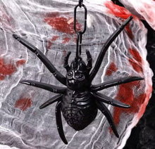 Cargar imagen en el visor de la galería, Luz de araña LED para niños, arañas de imitación de Terror divertido, adorno colgante paquete de 12 arañas MOD 686189
