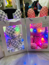 Cargar imagen en el visor de la galería, Peluche LV con caja de regalo con luz 40 cm CÁLIDAD PREMIUM
