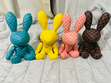 Cargar imagen en el visor de la galería, Peluche LV con caja de regalo con luz 40 cm CÁLIDAD PREMIUM
