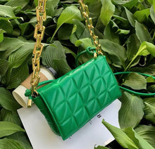 Cargar imagen en el visor de la galería, Bolso de hombro con cadena de cuero Pu suave para mujer MOD AH18838
