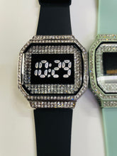 Cargar imagen en el visor de la galería, Reloj digital de dama con brillos correa de silicon
