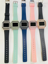 Cargar imagen en el visor de la galería, Reloj digital de dama con brillos correa de silicon
