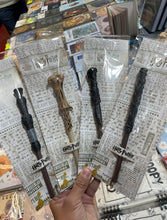 Cargar imagen en el visor de la galería, Pluma de harry potter
