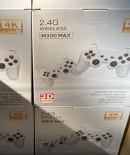 Cargar imagen en el visor de la galería, Proyector Consolas de juegos Retro M300 MAX, proyector de juegos 3D portátil Android 11 con dos asas RK3326 1080p BT5.4 4K, cine en casa inteligente MOD M300MAX

