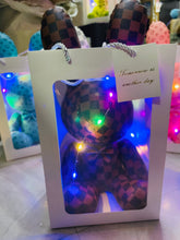 Cargar imagen en el visor de la galería, Peluche LV con caja de regalo con luz 40 cm CÁLIDAD PREMIUM
