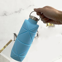 Cargar imagen en el visor de la galería, Botella de agua portátil y creativa, taza de silicona plegable
