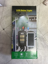 Cargar imagen en el visor de la galería, Solar LED con Control remoto, lámpara de pared para patio 1489
