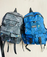 Cargar imagen en el visor de la galería, Mochila escolar con estampado  juvenil  MOD HD8867
