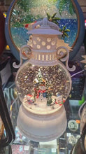 Cargar y reproducir el video en el visor de la galería, Adorno navideño excelente calidad esfera lampara musical MOD WDL-24051B
