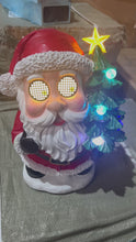 Cargar y reproducir el video en el visor de la galería, Muñeco navideño varios diseños ojos luz movibles musicales y luz adorno 45 cm alto MOD W019 w018 W016
