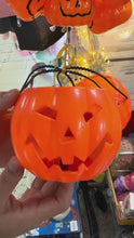 Cargar y reproducir el video en el visor de la galería, Calabaza con luz y sonido
