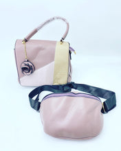 Cargar imagen en el visor de la galería, Bolsa de moda MOD 9834-17 con canguro y 3 compartimentos
