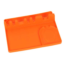 Cargar imagen en el visor de la galería, Soporte de cuchara de silicona 2 en 1, soporte de cuchara de mayor tamaño para la encimera de la estufa, reposapiés mejorado con almohadilla de goteo, incluye 5 ranuras y 1 cuchara
