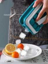 Cargar imagen en el visor de la galería, Celosía de hielo plegable para el hogar, caja de almacenamiento para rizos, molde de cubitos de hielo de grado alimenticio, 36 celosías, molde de hielo MOD GH-5228
