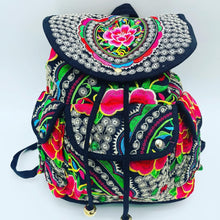 Cargar imagen en el visor de la galería, Mochila artesanal 3 diseños MOD FL417
