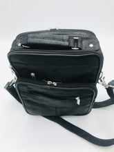 Cargar imagen en el visor de la galería, Mariconera piel genuina - mychinashop.com
