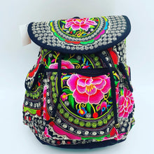 Cargar imagen en el visor de la galería, Mochila artesanal 3 diseños MOD FL417

