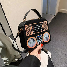 Cargar imagen en el visor de la galería, Bolsa de moda 3D retro -Bolso de mano con grabadora de Radio para mujer, bandolera de Pu, color negro, MOD LH1505
